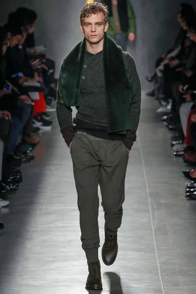 Look 25